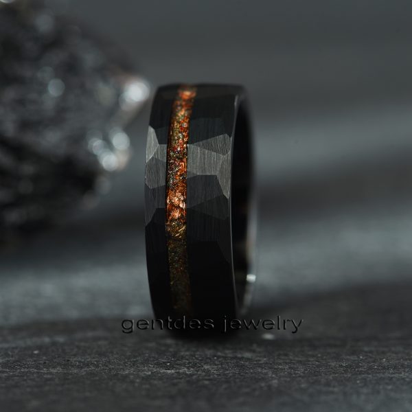 Hammered Ring, Tungsten Carbide Ring, Mens Wedding Ring, 8MM Black Ring, Gold Foil Ring,Engagement Bands - 图片 3