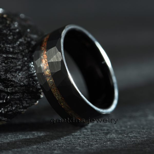 Hammered Ring, Tungsten Carbide Ring, Mens Wedding Ring, 8MM Black Ring, Gold Foil Ring,Engagement Bands - 图片 2