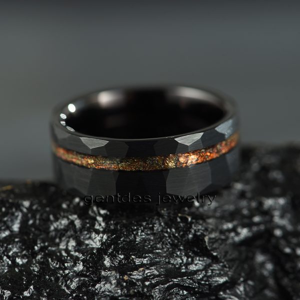 Hammered Ring, Tungsten Carbide Ring, Mens Wedding Ring, 8MM Black Ring, Gold Foil Ring,Engagement Bands - 图片 5
