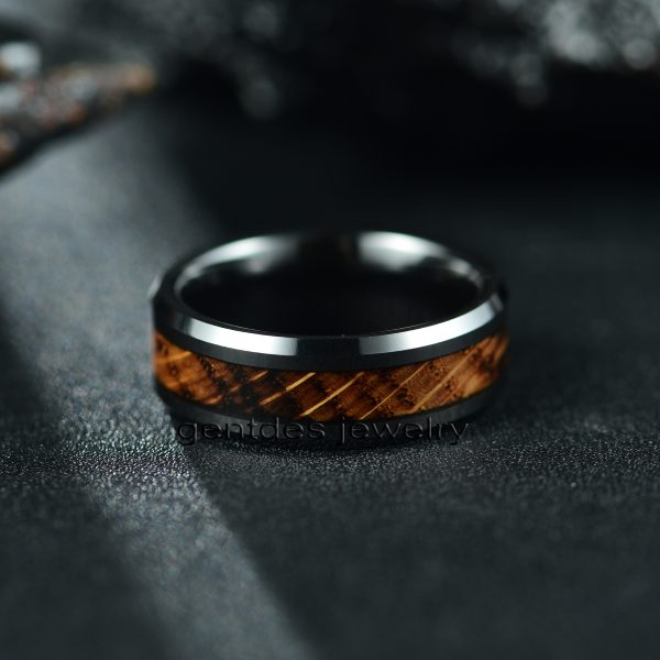 Whiskey Barrel Wood Ring, Black Tungsten Carbide 8mm Wedding Band, Comfort Fit, Promise Ring - 图片 4