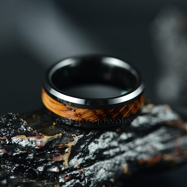 Whiskey Barrel Wood Ring, Black Tungsten Carbide 8mm Wedding Band, Comfort Fit, Promise Ring - 图片 2
