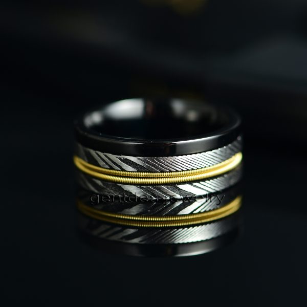 8MM Black Titanium Ring, Two Gold Guitar String, Men Wedding Bands,Yellow Gold Plated Wedding Ring Damascus Ring - 图片 5