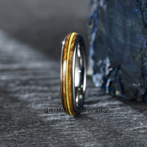 Gold Guitar String Ring, Tungsten Engagement Ring, Wooden ring for men, 8mm Comfort Fit Mens Ring, His And Hers Wedding Ring - 图片 3